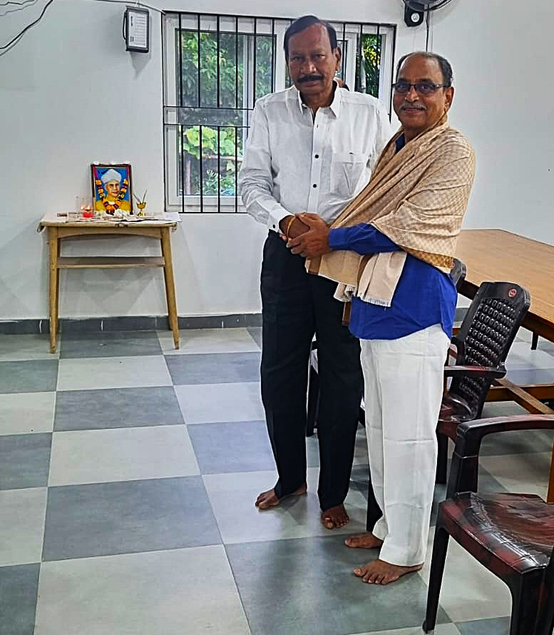Honouring teacher Jayanth Kumar  Garu by V Yadaiah garu in teachers day celebrations.jpg